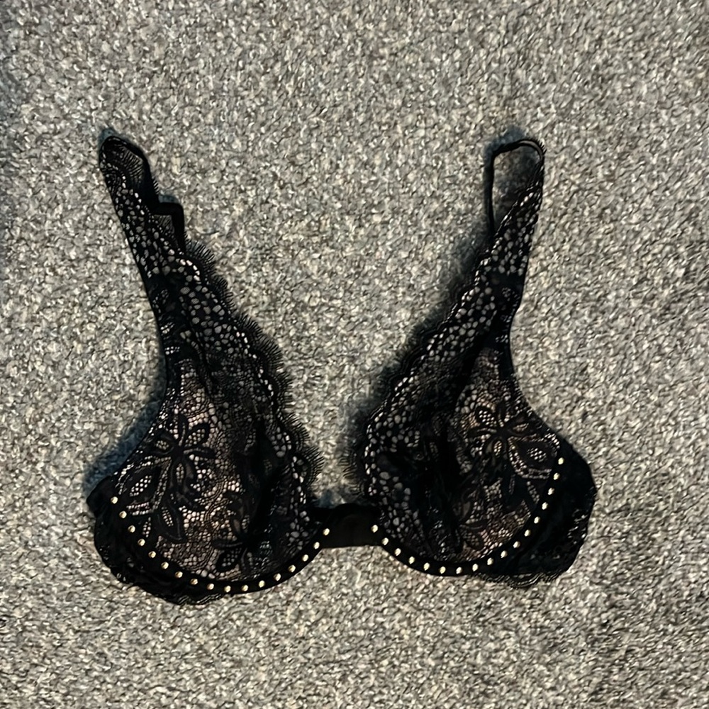 Victoria’s Secret Very Sexy Unlined Push-up without padding Studded Lace Bra 34C